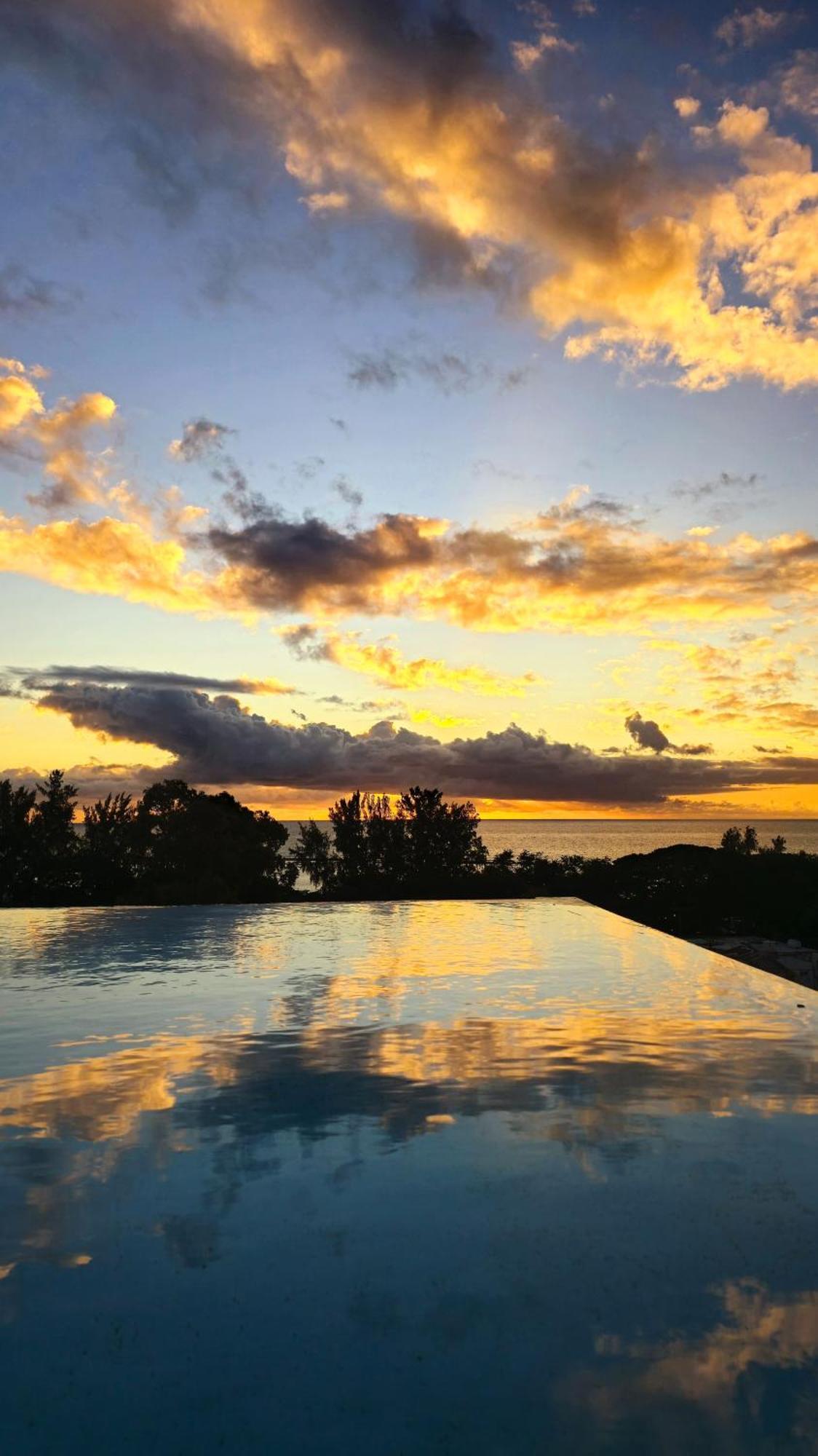 Apartmán Luxury Penthouse With Infinity Pool & Stunning Sea View Flic-en-Flacq Exteriér fotografie